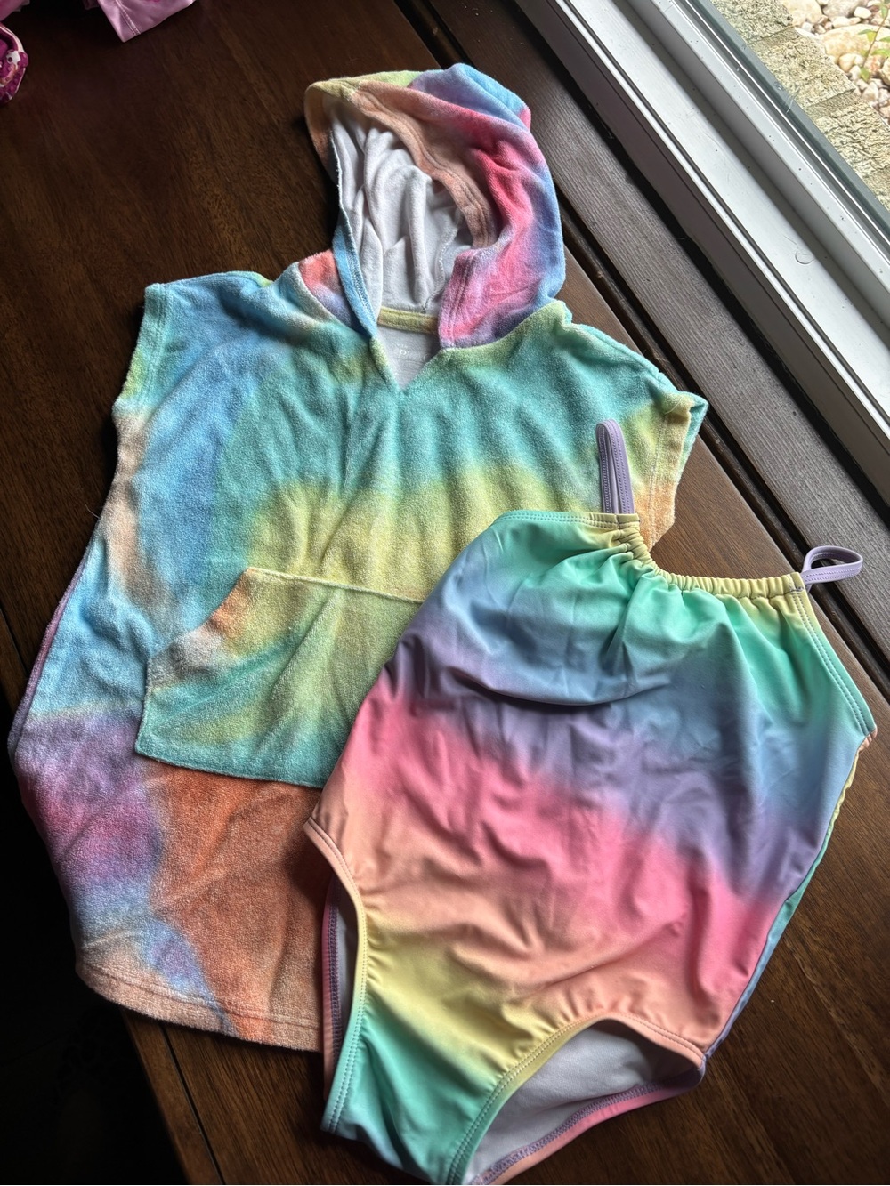Children’s place 4t Girls' Rainbow Tie-Dye Hooded Towel Poncho & Swimsuit Set